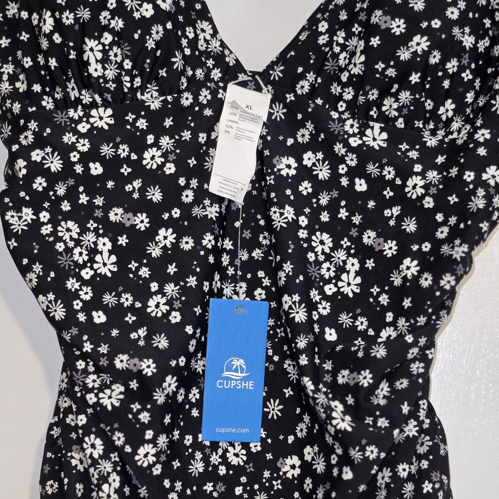NWT Floral One Piece Cupshe v-neck tummy Control